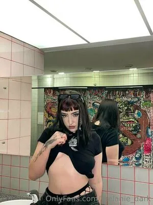 melanie_dark
