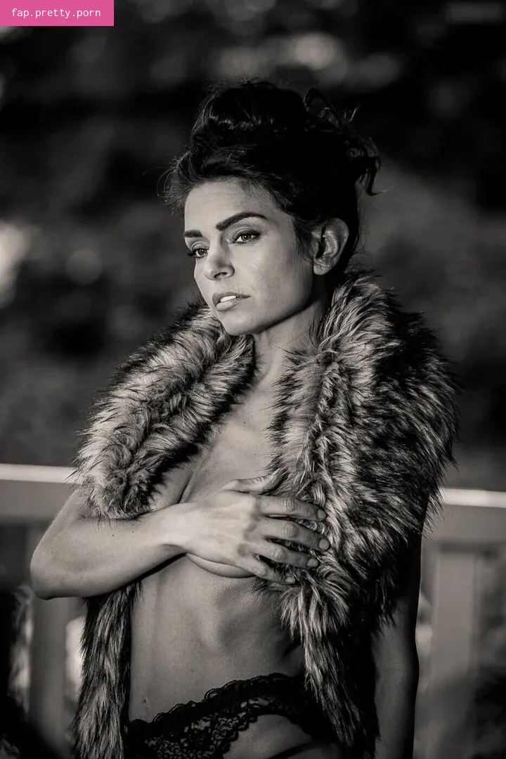 Mercedes De La Cruz - Photo #04