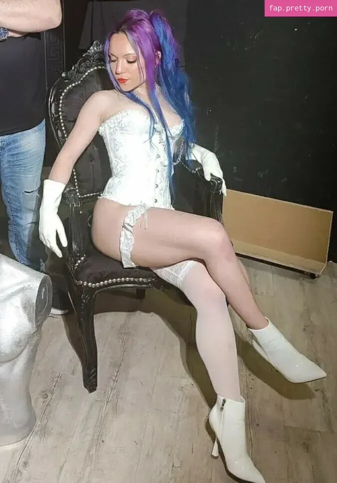 Mistress Dahlia Zozo - Photo #02