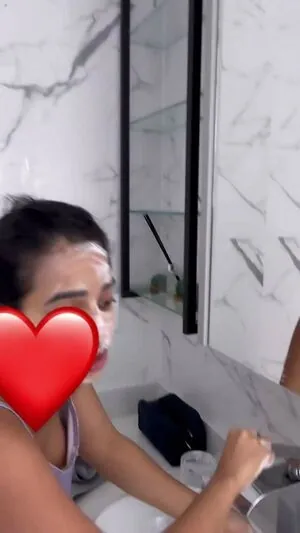 Mariely E Mirella Santos