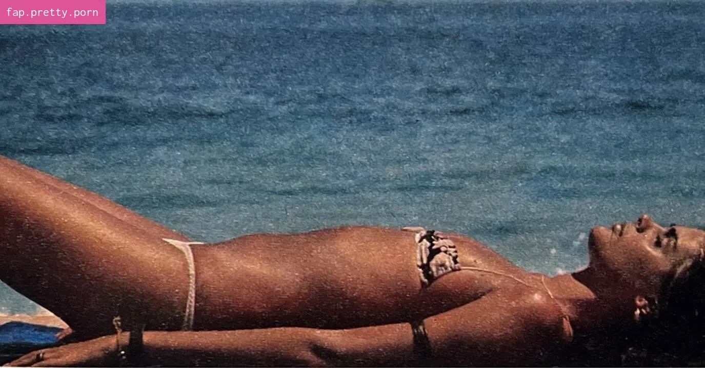 Monique Evans - Photo #18