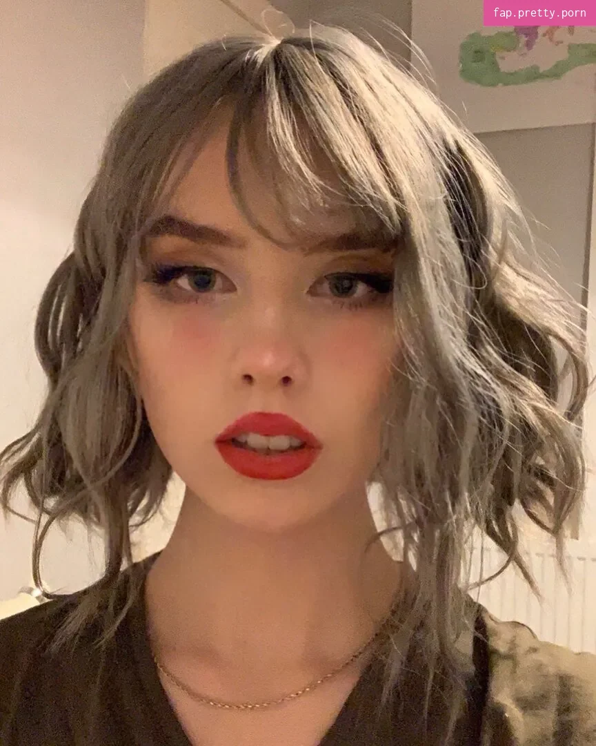Maisie Francesca - Photo #01
