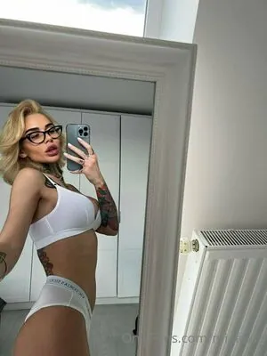 mia_foxybae