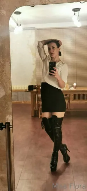 Miss Flora Femdom