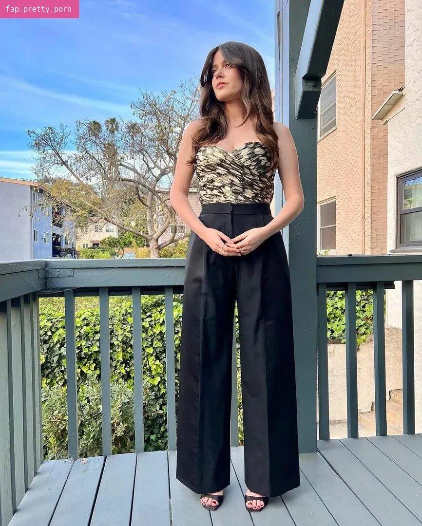 Molly Gordon - Photo #01