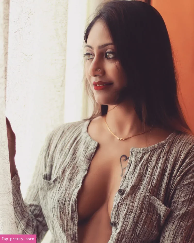 Mona Goswami - Photo #01