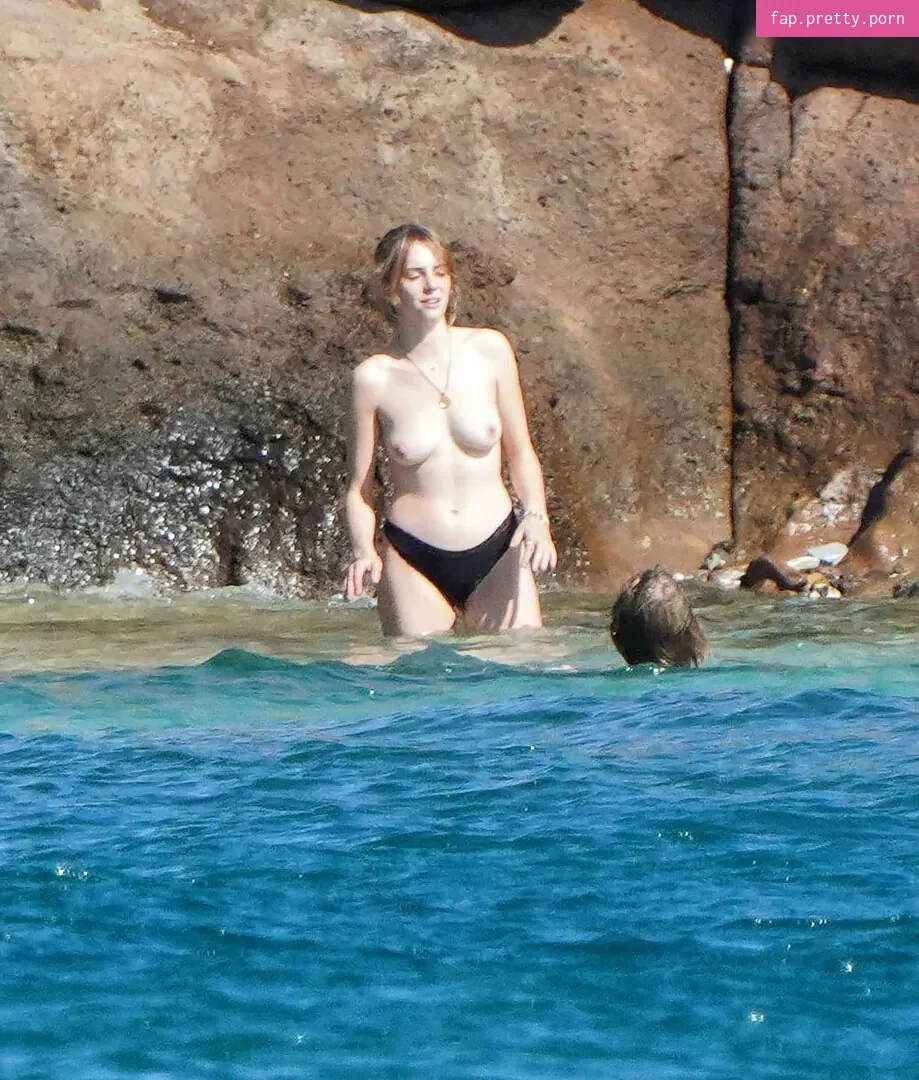 Maya Hawke - Photo #01