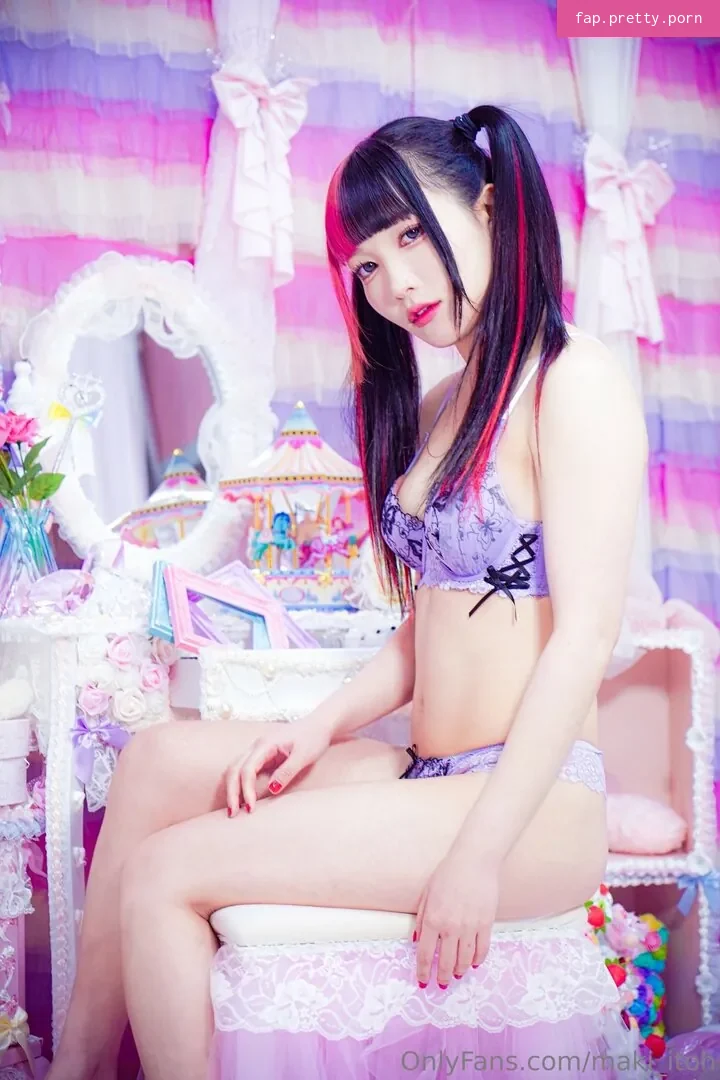 Maki Itoh - Photo #28