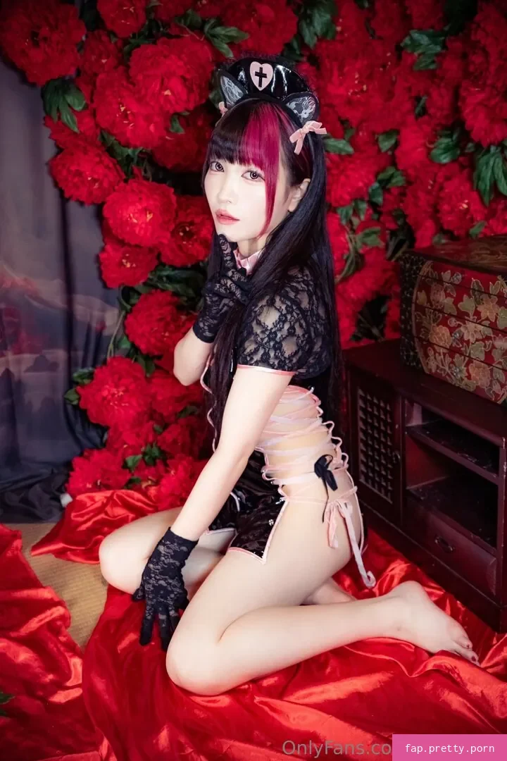 Maki Itoh - Photo #20