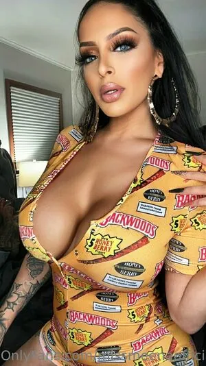 missmeenaofficial