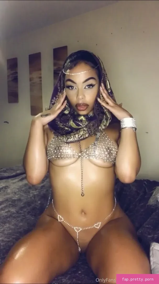 Madison Khan - Photo #08