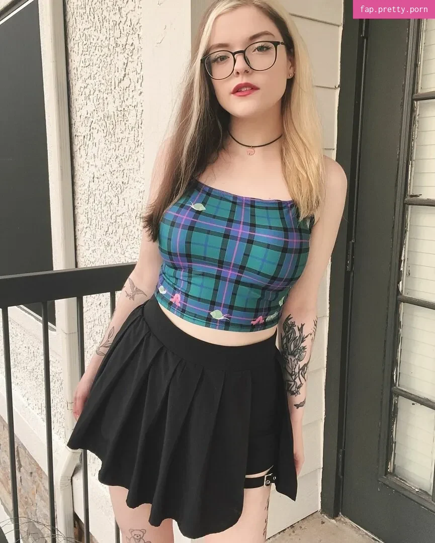 Meg Kaylee - Photo #02