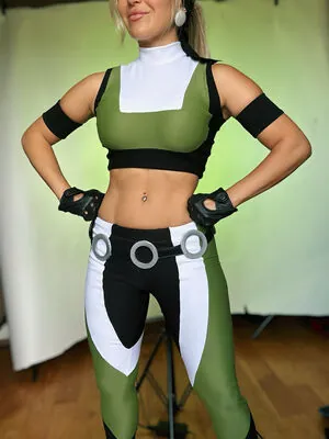 Mortal Kombat Erotic Cosplay