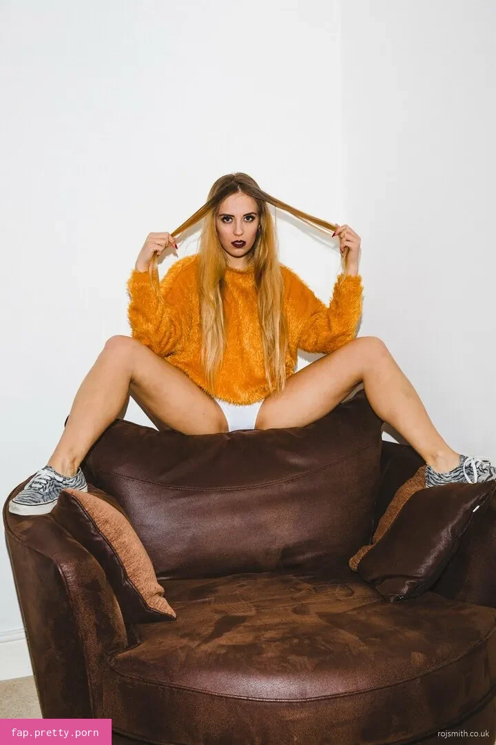 Monika Lara Smith - Photo #04