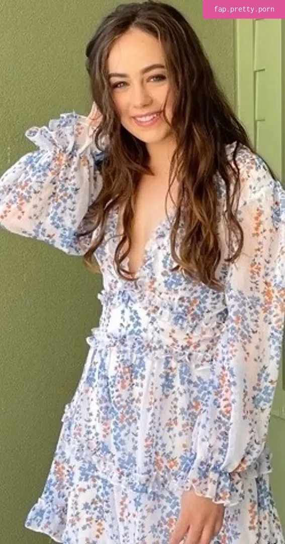Mary Mouser - Photo #01