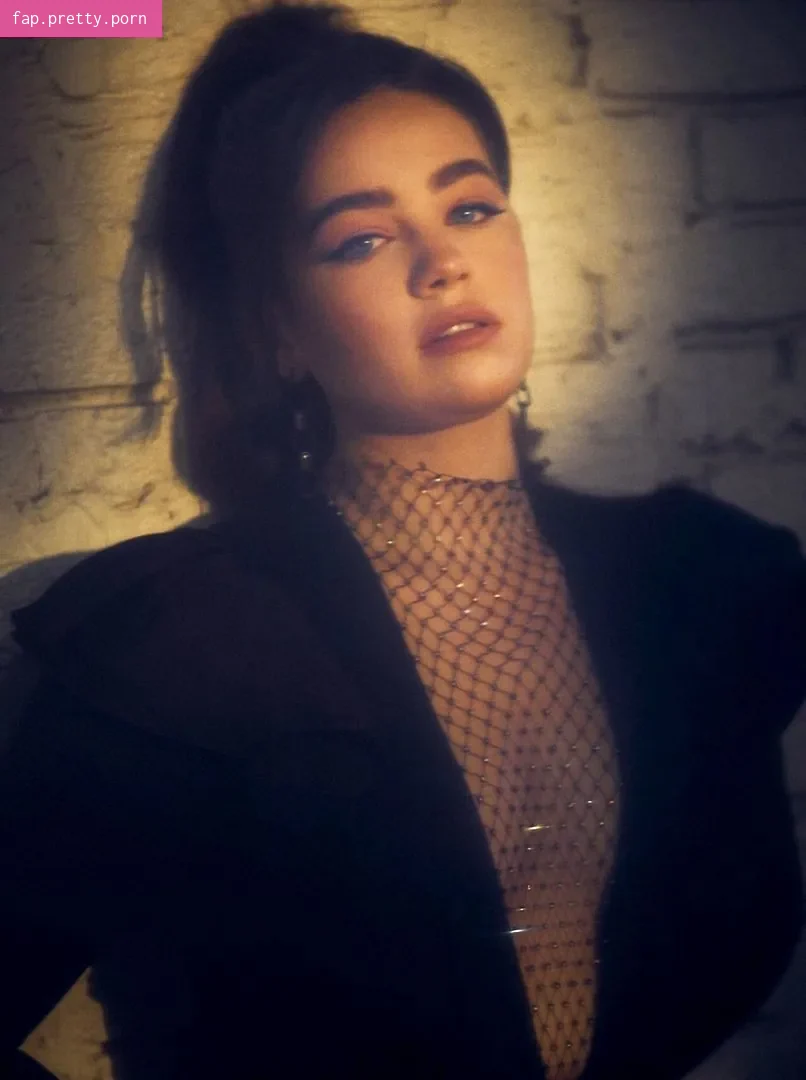 Mary Mouser - Photo #40