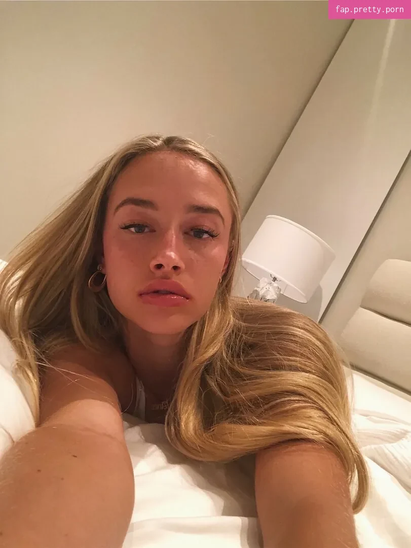 Mia Mastrov - Photo #12