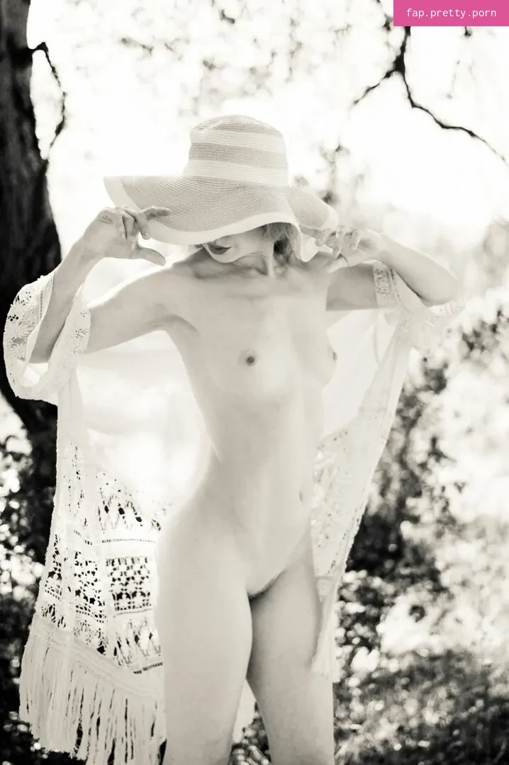 Monica May - Photo #03