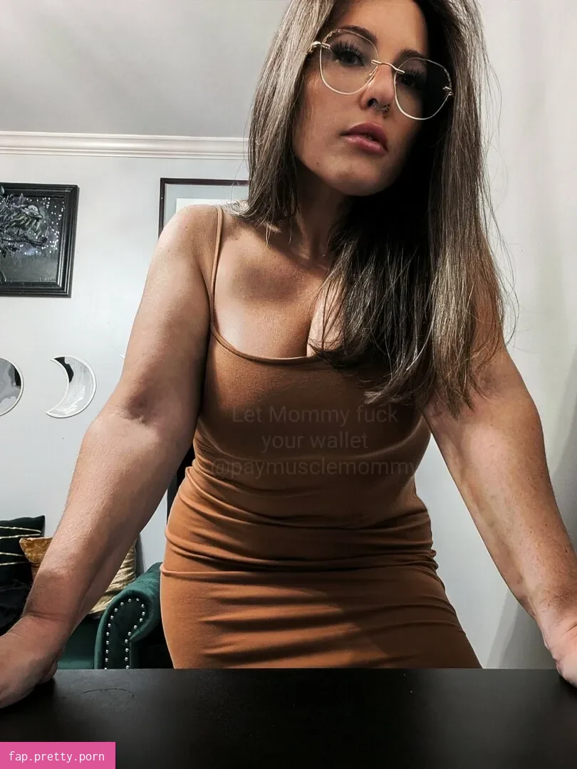 Muscle Mommy - Photo #26