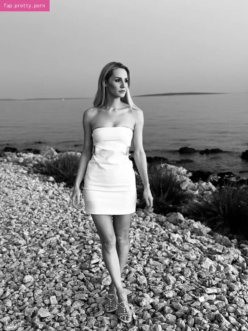 Melissa Naschenweng - Photo #06
