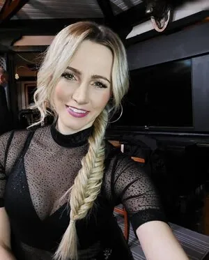 Melissa Naschenweng