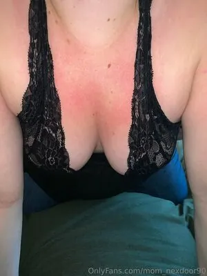 mom_nextdoor90