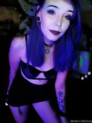 modernmorticia