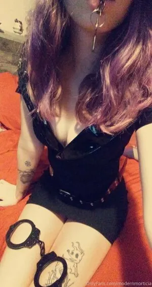 modernmorticia