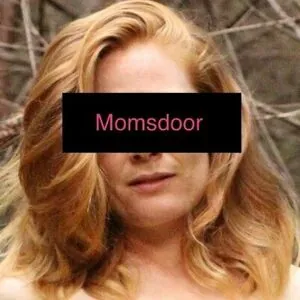 momsdoor