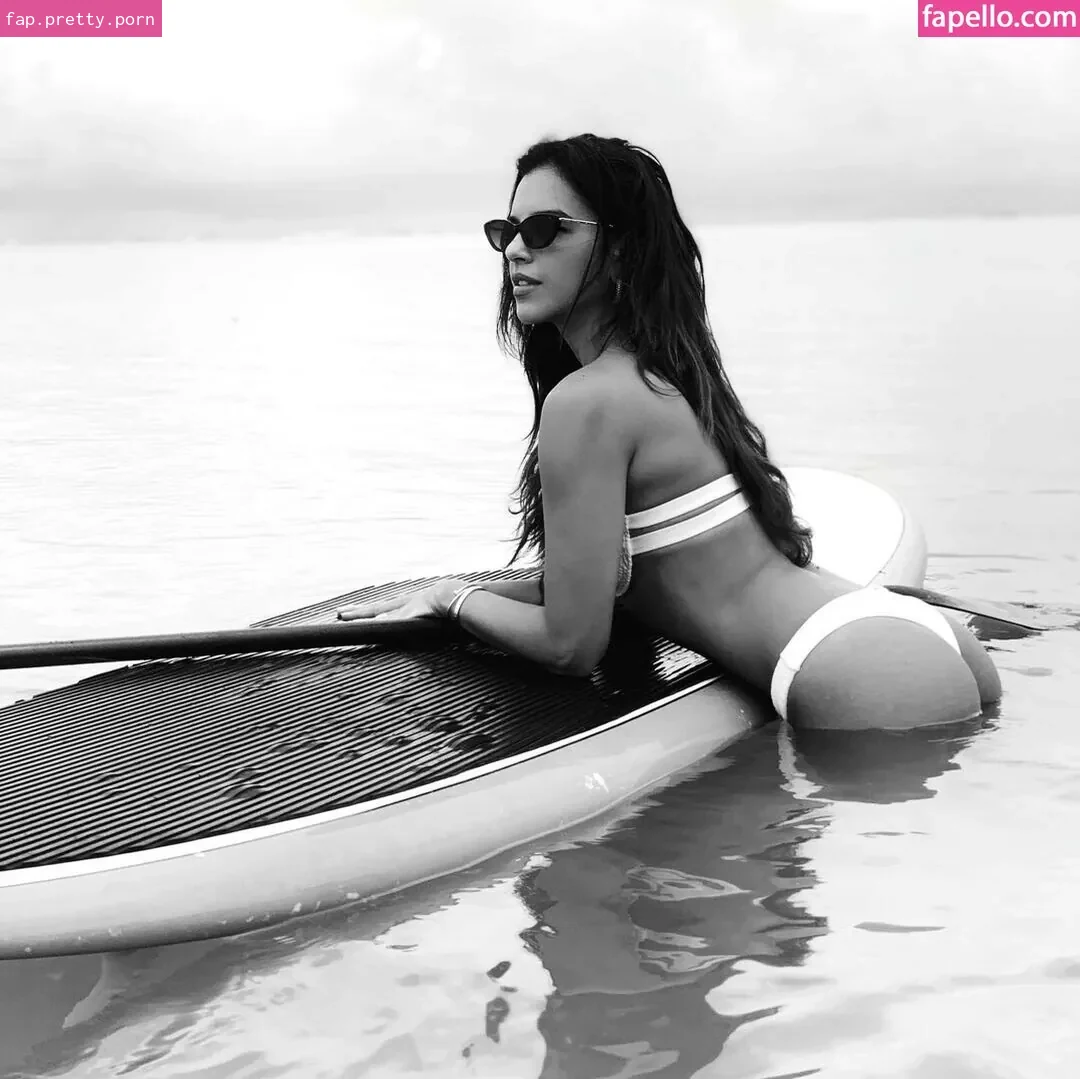 Mariana Rios - Photo #01