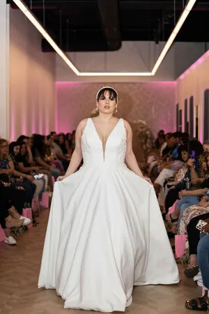 Model Rush Rush Rhea