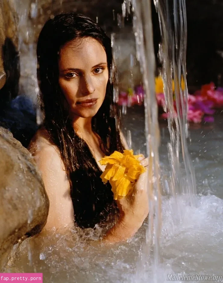 Madeleine Stowe - Photo #27