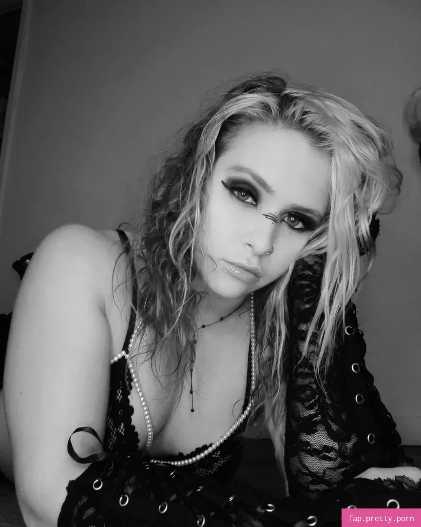 Masha Slamovich - Photo #08