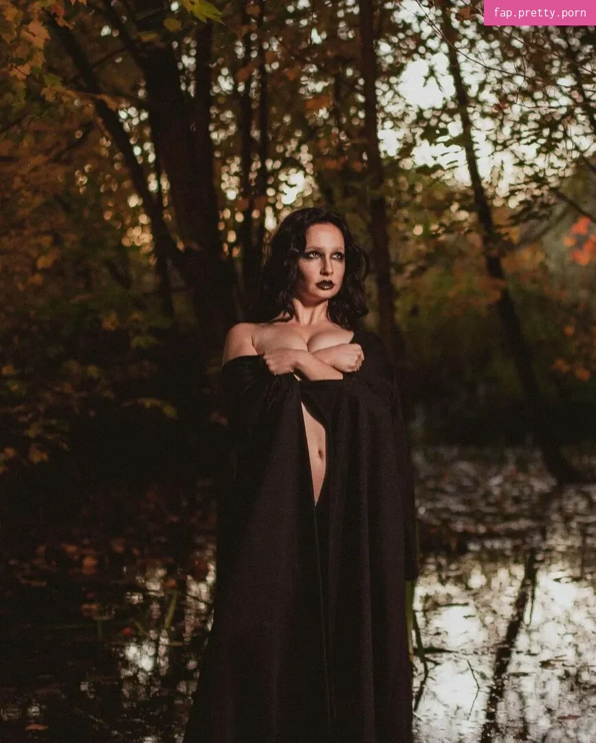 Matreya Scarrwener - Photo #08