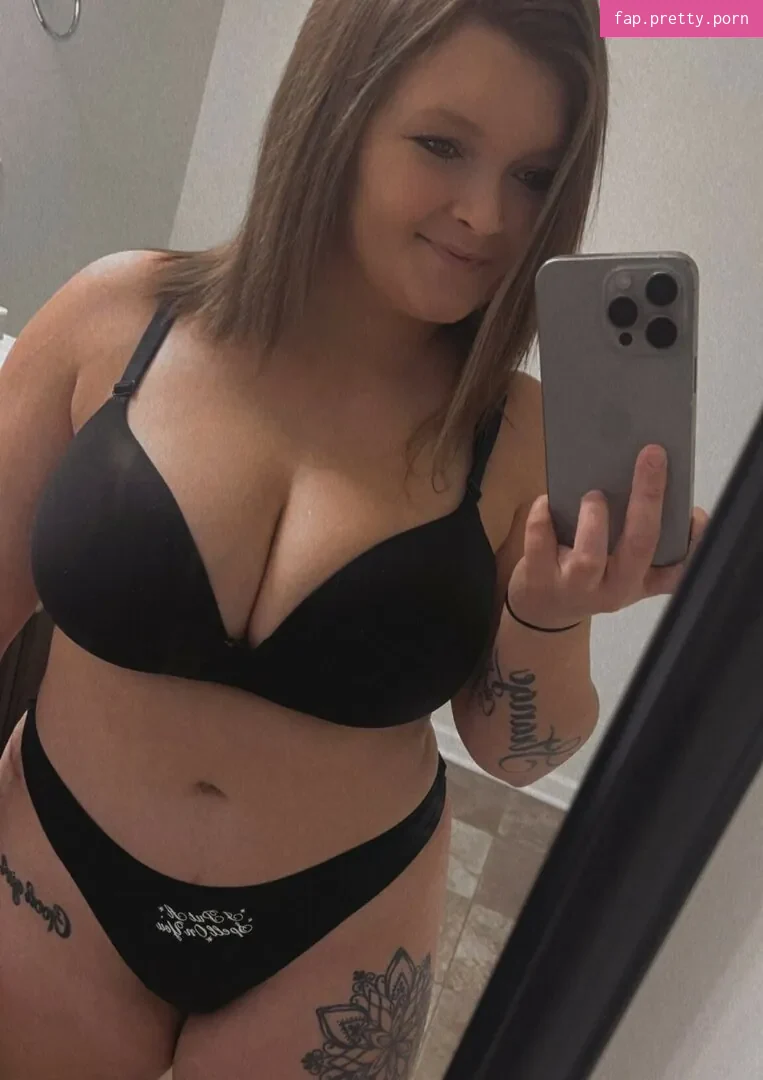 Megan Strange - Photo #01