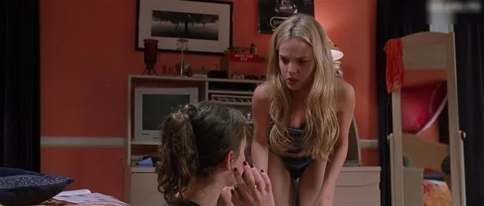 Mena Suvari