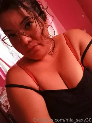 mia_sexy30