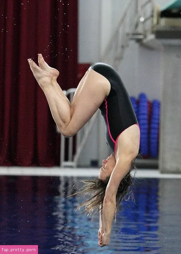 Michaela Strachan Swimming - Photo #13