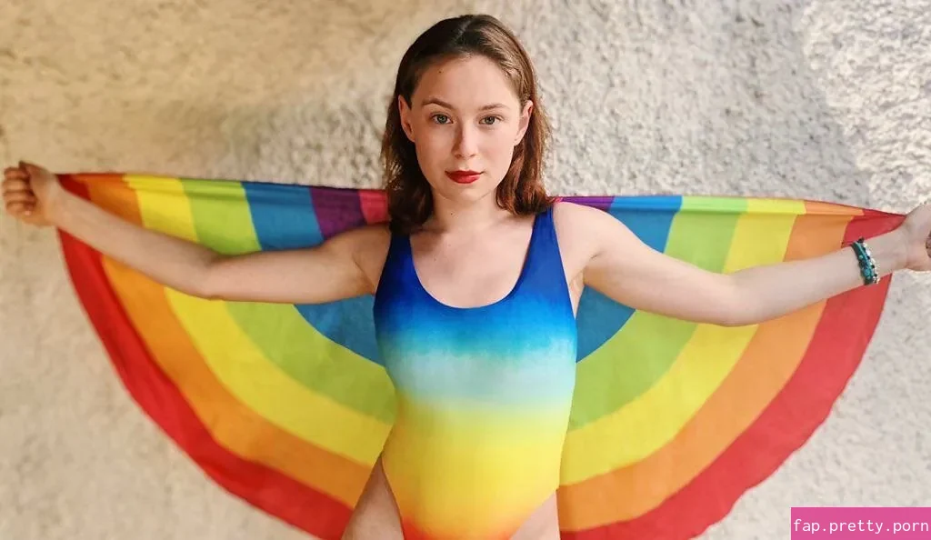 Mina Sundwall - Photo #02
