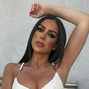 Monia T