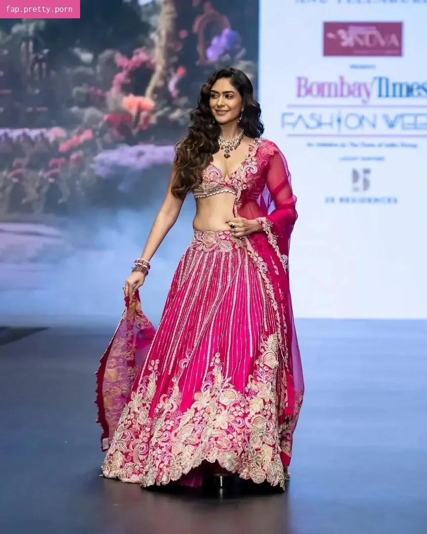 Mrunal Thakur - Photo #14