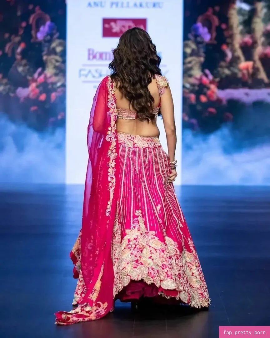 Mrunal Thakur - Photo #21