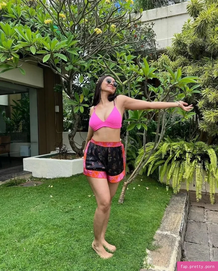 Mrunal Thakur - Photo #25