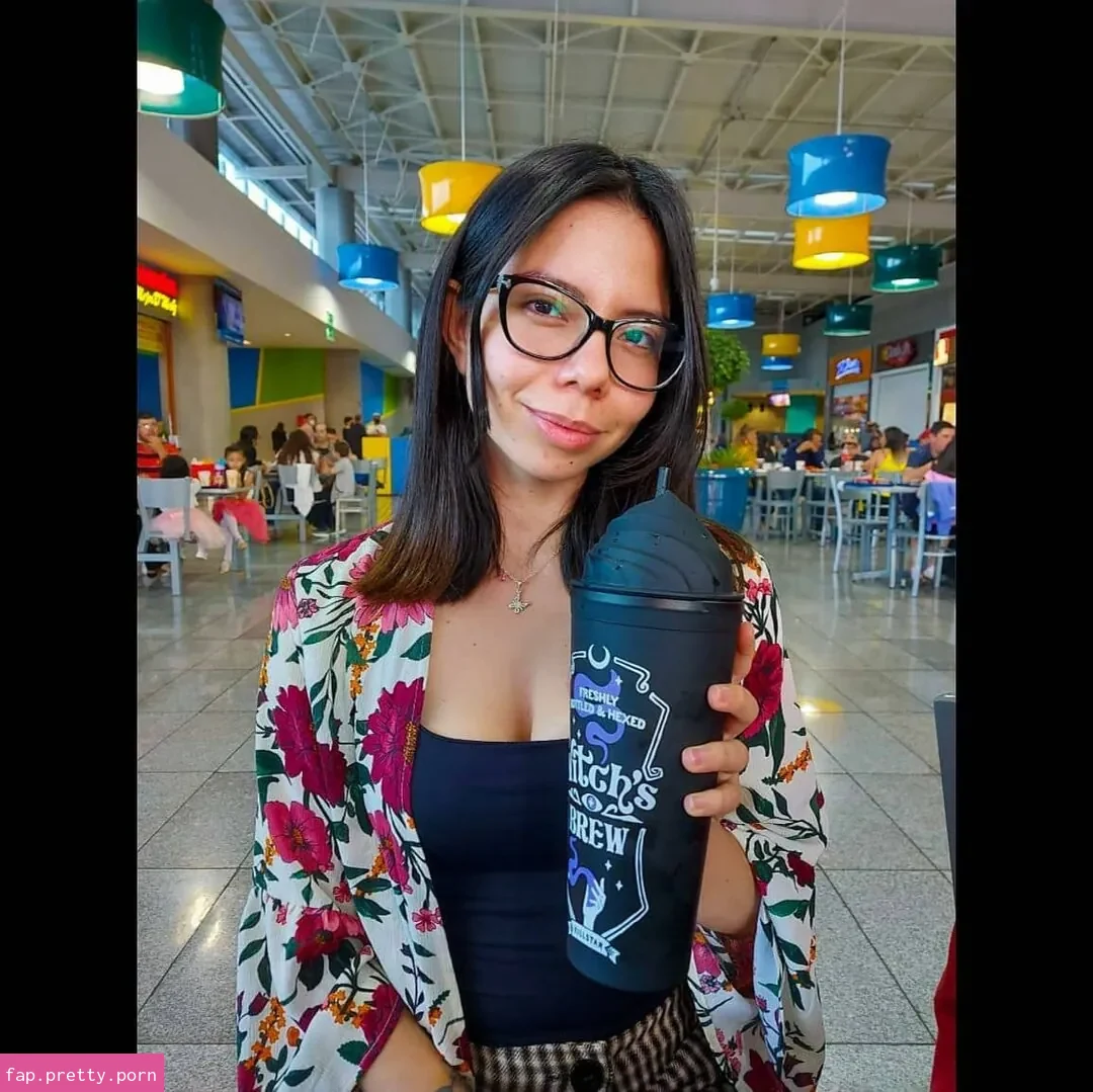 Melina Valdez - Photo #01