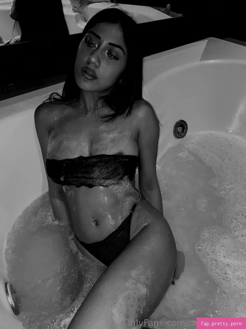 Mia Valencia - Photo #21