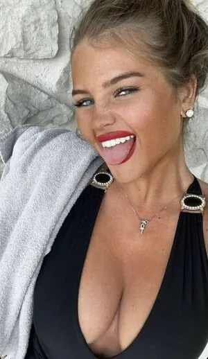 Mia Woodhall