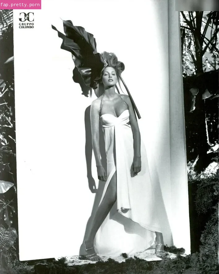 Nadja Auermann - Photo #19