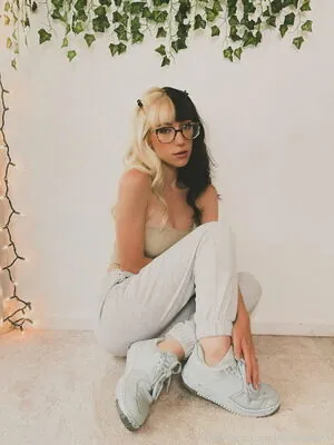 nakedella