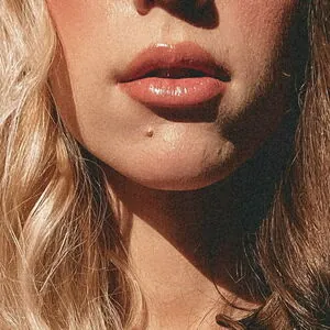nakedella