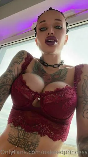 nakeedprincesss